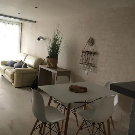 Un Duplex Pour 4 Personne De アルル